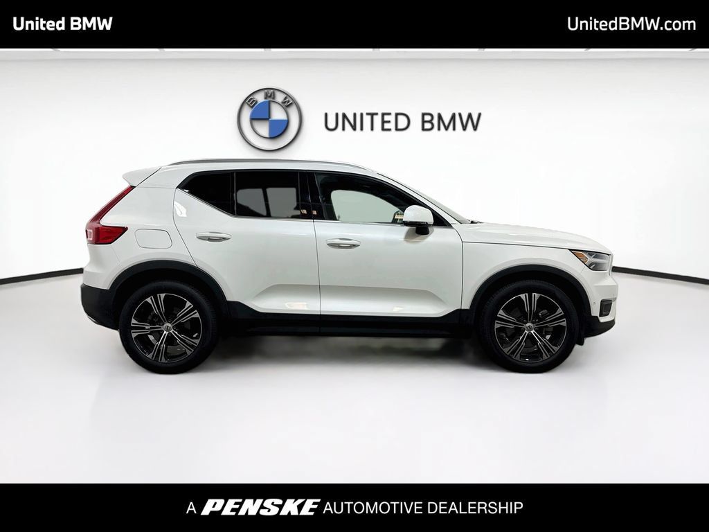 Used 2020 Volvo XC40 T4 Inscription w/ Protection Package FWD image 4