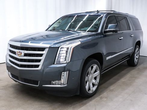 Used 2019 Cadillac Escalade ESV Premium Luxury image 3