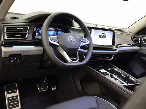 New 2026 Volkswagen Atlas Peak Edition AWD/4WD image 13