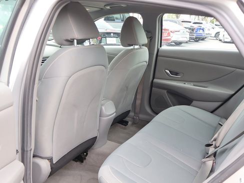 Used 2022 Hyundai Elantra SEL w/ Convenience Package image 31