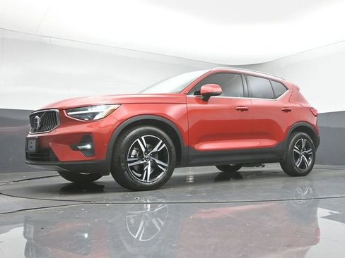 Used 2023 Volvo XC40 B5 Plus w/ Driver Assist Package image 38