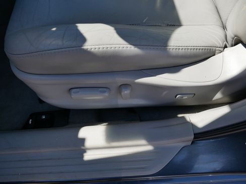 Used 2011 Toyota Camry XLE w/ SE/XLE Extra-Value Pkg image 19