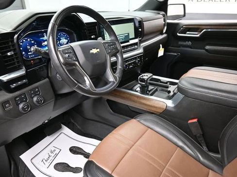 Used 2023 Chevrolet Silverado 1500 High Country w/ High Country Premium Package AWD/4WD image 18