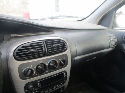 Used 2005 Dodge Neon SXT image 32