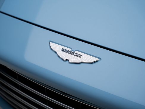 Used 2023 Aston Martin DBX image 12