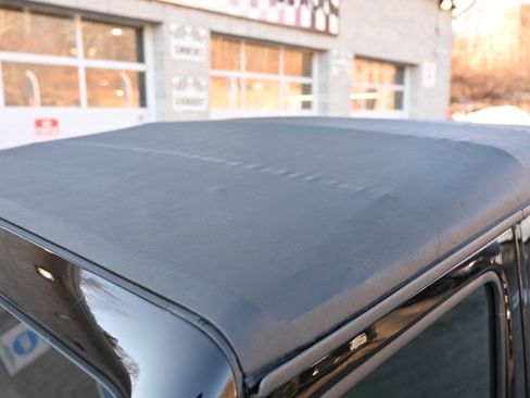 Used 2020 Jeep Gladiator Overland w/ Cold Weather Group image 10