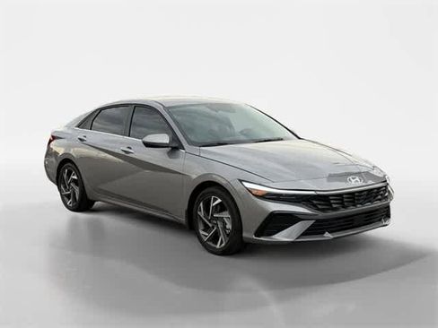 Certified 2025 Hyundai Elantra Limited image 7