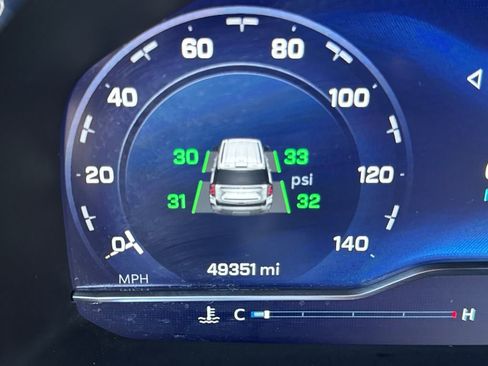 Used 2024 Chevrolet Suburban Z71 w/ Luxury Package image 24