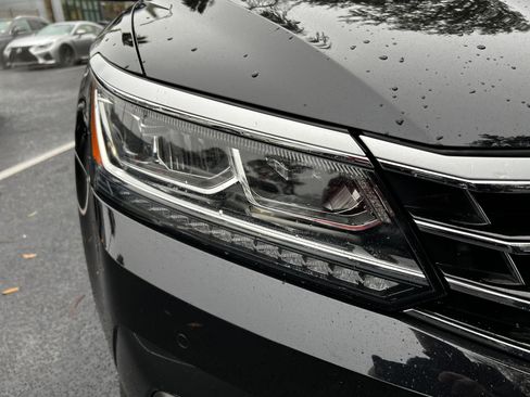 Used 2018 Volkswagen Passat 3.6 SEL Premium image 12