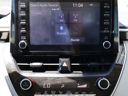 Used 2020 Toyota Corolla LE FWD image 47