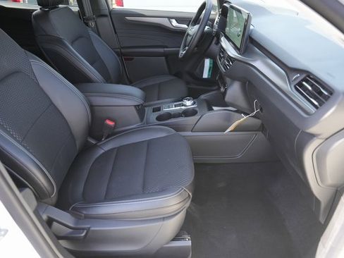 Used 2025 Ford Escape SE image 18