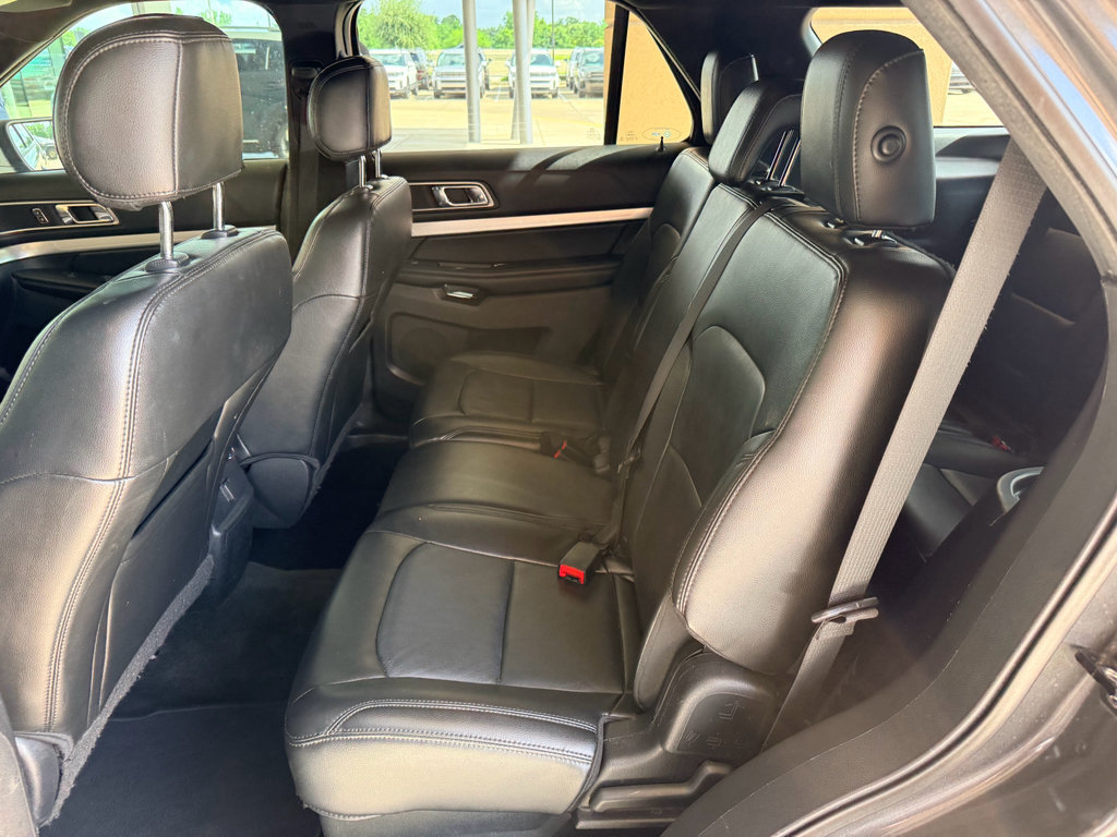 Used 2016 Ford Explorer XLT w/ Equipment Group 202A FWD image 18