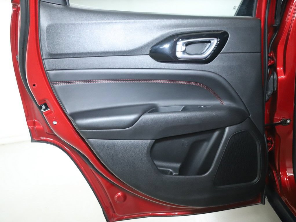 Used 2025 Jeep Compass Trailhawk AWD/4WD image 13