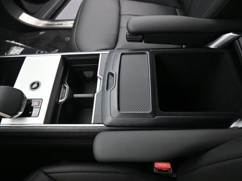 New 2025 Land Rover Range Rover Long Wheelbase SE image 31