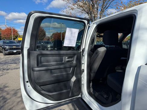 Used 2024 RAM 2500 Tradesman w/ Chrome Appearance Group image 17