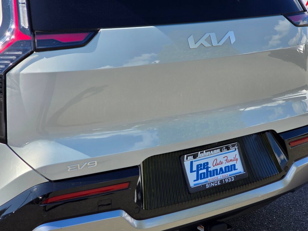 Certified 2024 Kia EV9 Land AWD/4WD image 28