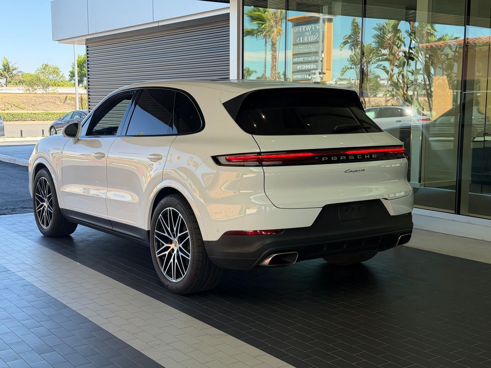 Certified 2024 Porsche Cayenne AWD/4WD image 9