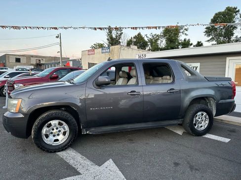 Used 2010 Chevrolet Avalanche LT w/ Luxury Package image 7