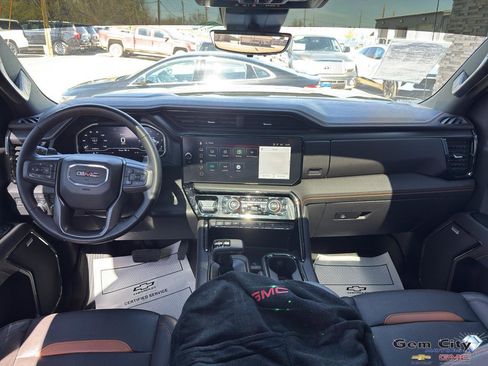 Used 2023 GMC Sierra 1500 AT4 w/ AT4 Premium Package AWD/4WD image 16