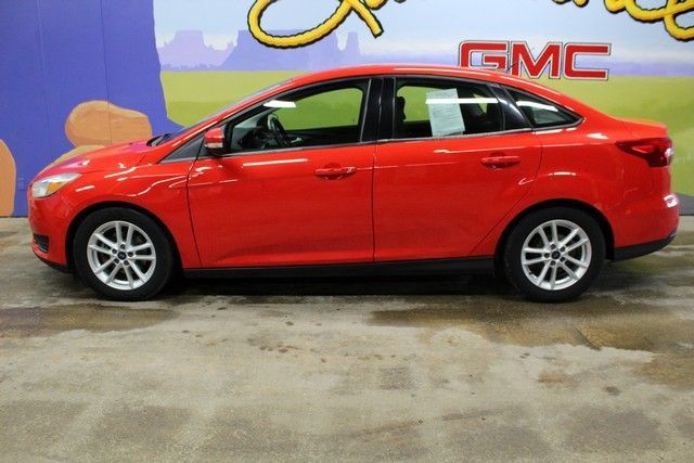Used 2016 Ford Focus SE w/ SE Winter Package FWD image 7
