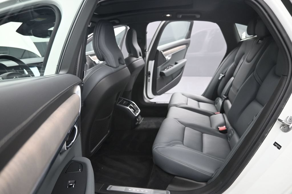 Certified 2022 Volvo S90 B6 Inscription w/ Advanced Package AWD/4WD image 19