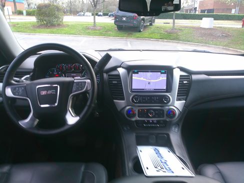 Used 2018 GMC Yukon SLT image 29