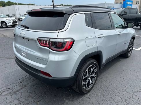 Used 2025 Jeep Compass Limited AWD/4WD image 5