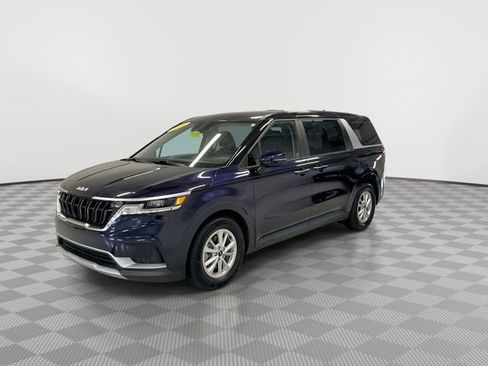Used 2024 Kia Carnival LX image 5
