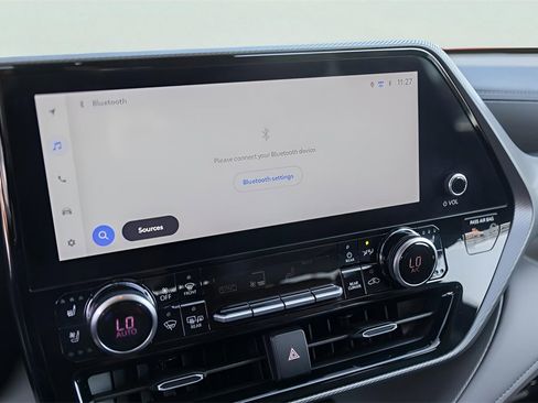 Used 2025 Toyota Highlander Platinum image 19