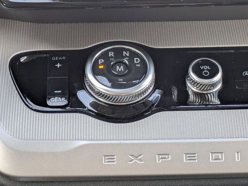 New 2025 Ford Expedition Active image 12