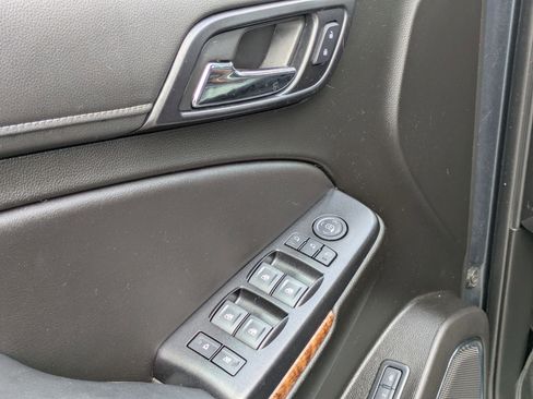 Used 2019 Chevrolet Suburban Premier image 12