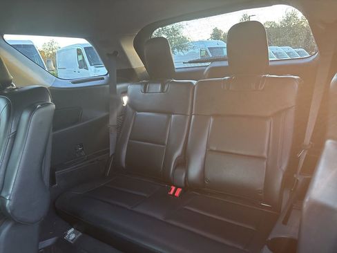 Used 2022 Ford Explorer Limited image 18