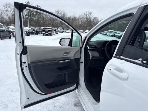 Used 2024 Toyota Sienna LE image 23
