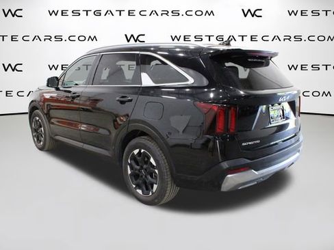 Used 2024 Kia Sorento S image 3