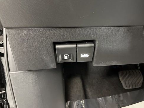 New 2025 Nissan Versa SV w/ Trunk Package image 31