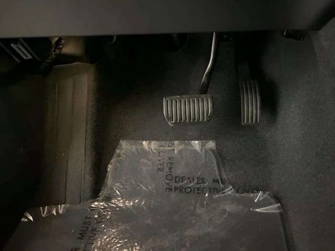 Used 2025 Volvo XC40 B5 Core image 91