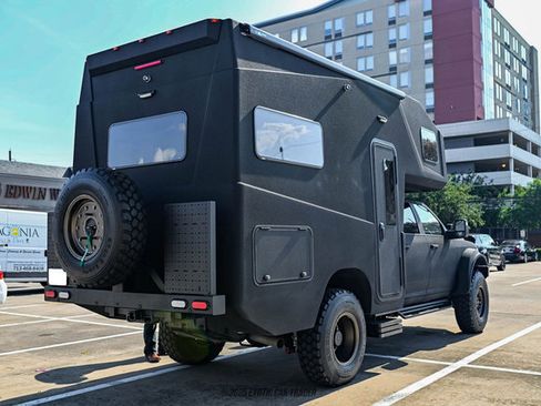 Used 2024 RAM 5500 4x4 Crew Cab image 8