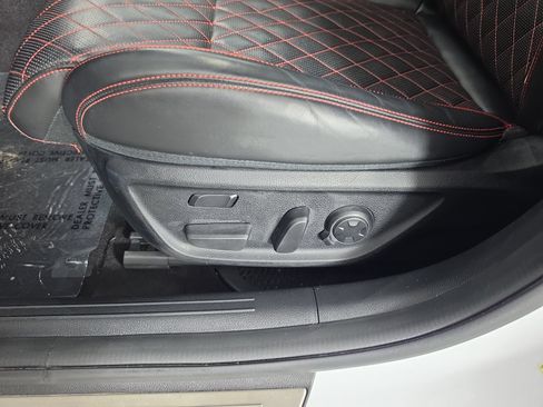 Used 2022 Genesis G70 3.3T RWD image 14