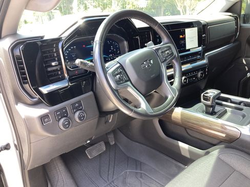 Used 2022 Chevrolet Silverado 1500 RST w/ Max Trailering Package AWD/4WD image 10