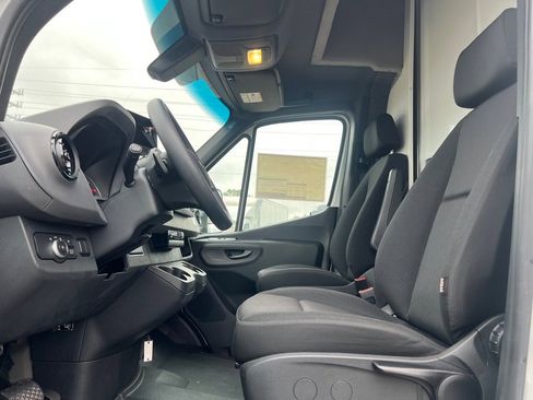 Used 2024 Mercedes-Benz Sprinter 4500 image 12