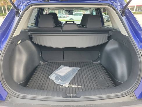 Used 2025 Toyota Corolla Cross LE w/ Moonroof Package FWD image 8