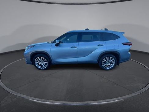Used 2024 Toyota Highlander Platinum image 10