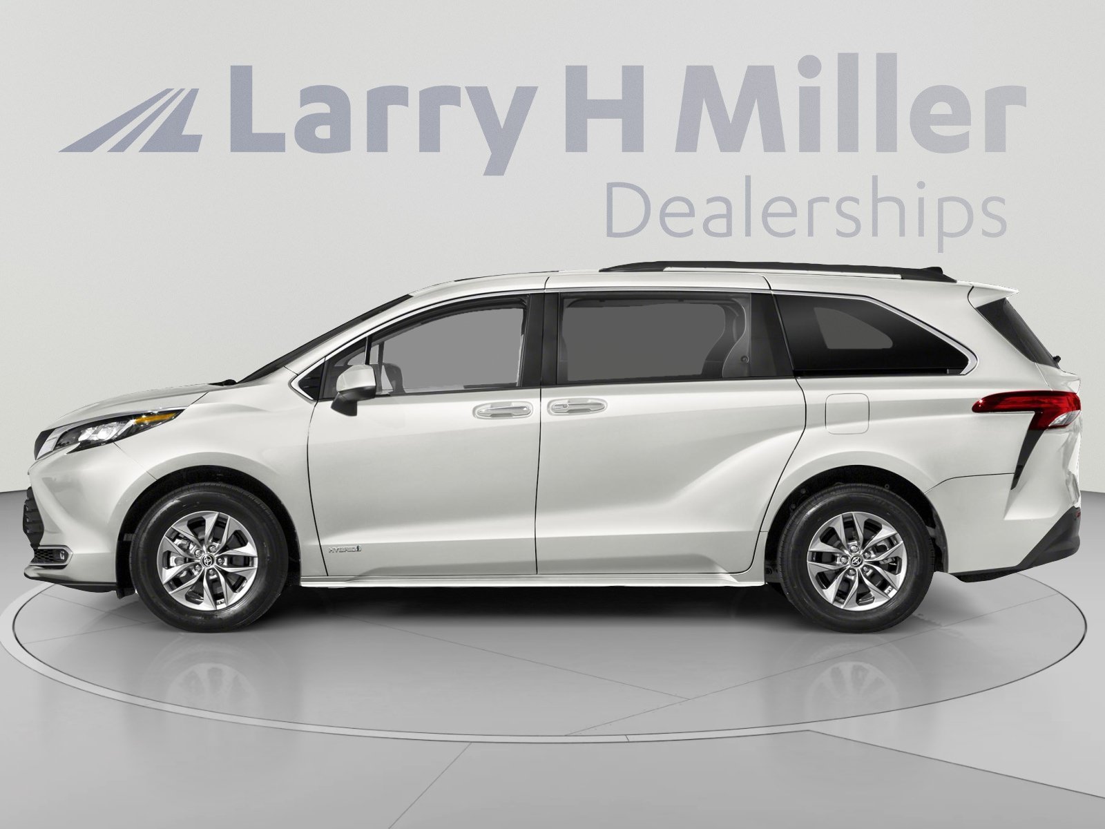 Used 2021 Toyota Sienna XLE w/ XLE Plus Package FWD image 3