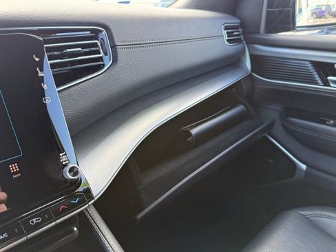 Certified 2025 Jeep Wagoneer Series III w/ Premium Group I image 36