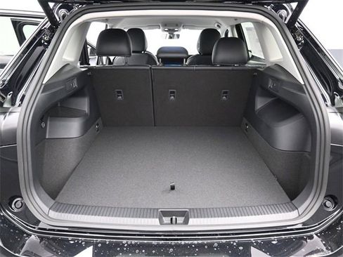 New 2026 Volkswagen Tiguan SE image 12