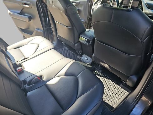 Used 2024 Toyota Highlander Limited AWD/4WD image 14
