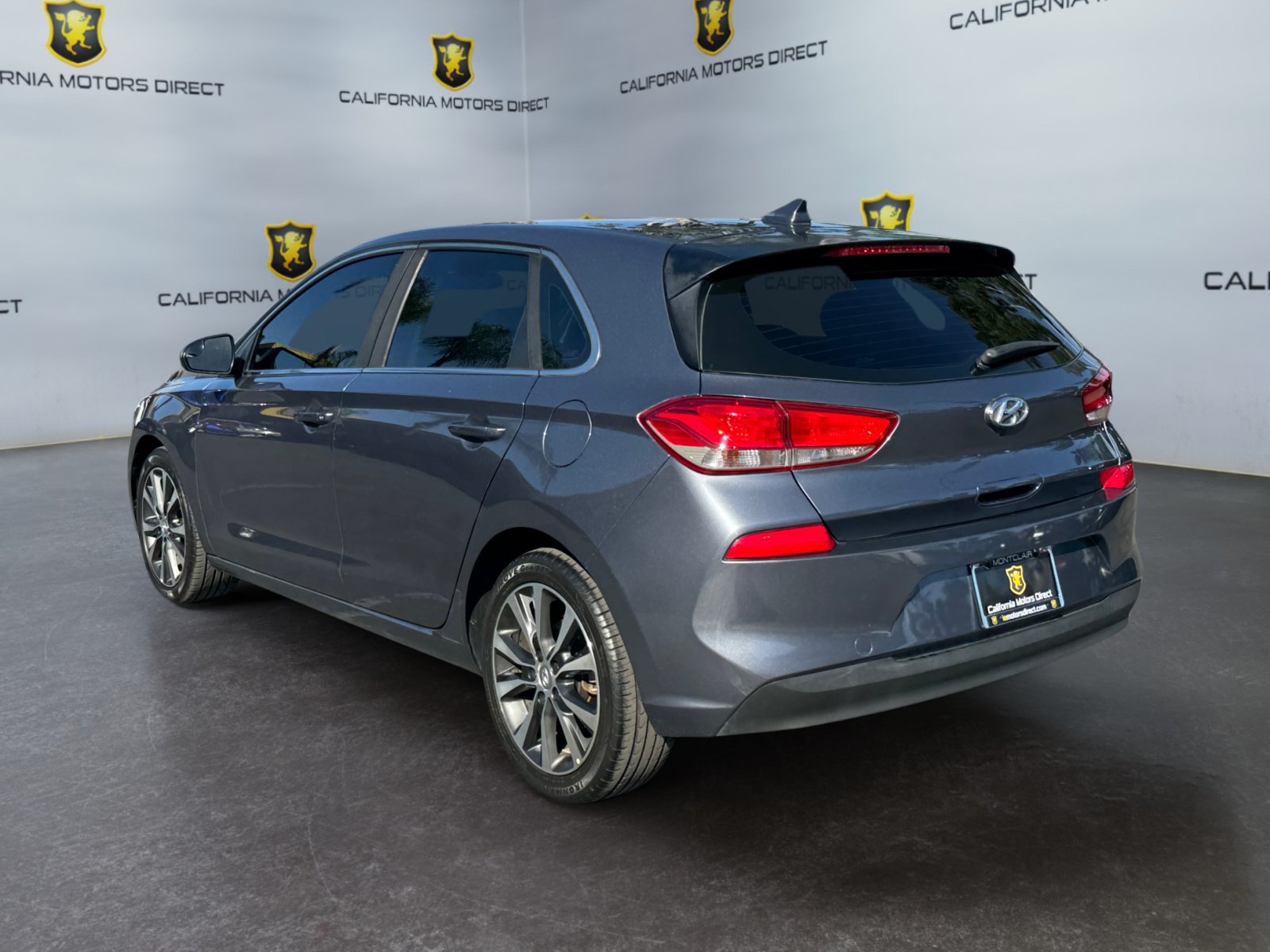 Used 2019 Hyundai Elantra GT FWD image 3