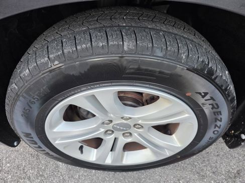 Used 2018 Dodge Charger SXT RWD image 12