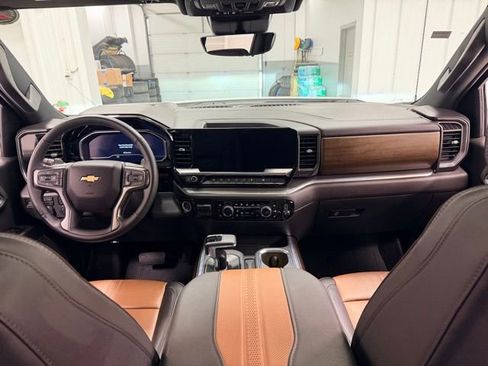 Used 2025 Chevrolet Silverado 1500 High Country w/ High Country Premium Package AWD/4WD image 21