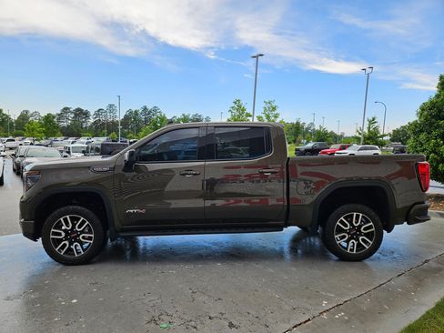 Used 2024 GMC Sierra 1500 AT4 w/ Technology Package AWD/4WD image 4